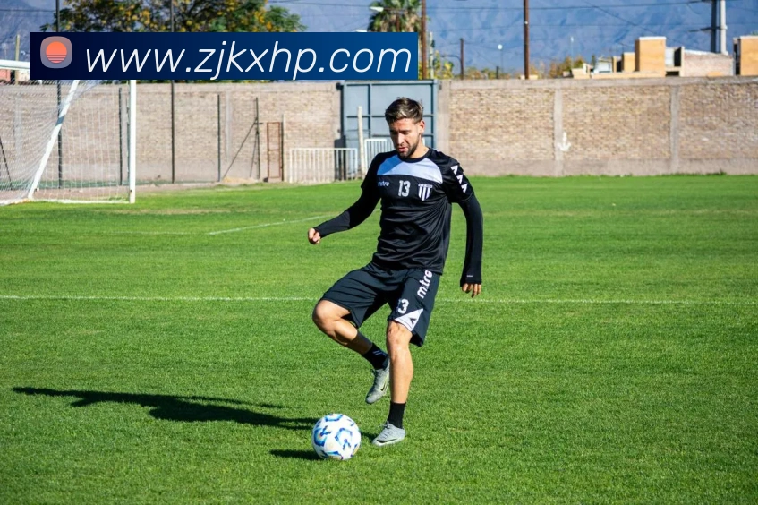 英超收官曼城再夺冠阿森纳紧追欧冠席位竞争激烈